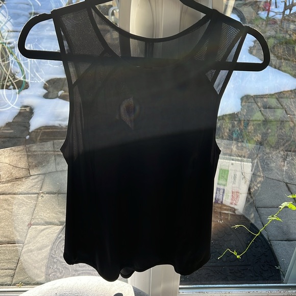 Lululemon black size 12 mesh Back keyhole loosefitting top. Very good shape. 👍 - Picture 8 of 10